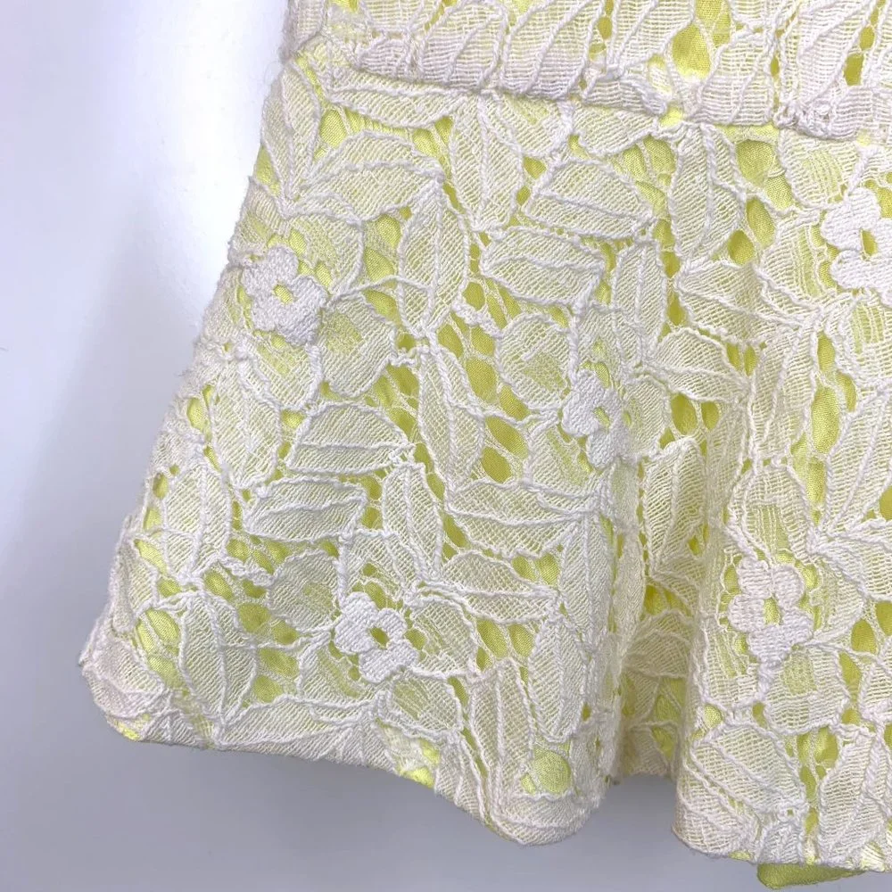 ROMEO & JULIET COUTURE Yellow Peplum Top White Floral Lace Overlay Sz S/M‎ - Picture 3 of 7